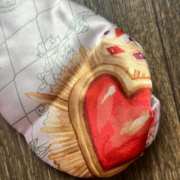 Queen of Hearts Eye Mask - Picture 5 of 7